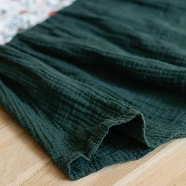 Sommerkleid mit Blumenmuster und Musselin handgenäht GROW & FLY