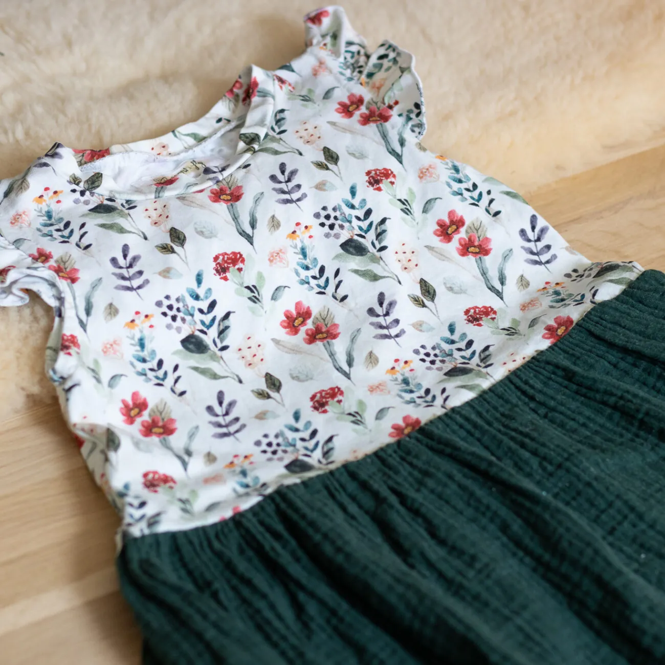 Sommerkleid Wildblumenwiese kurzärmig handgenäht von GROW & FLY