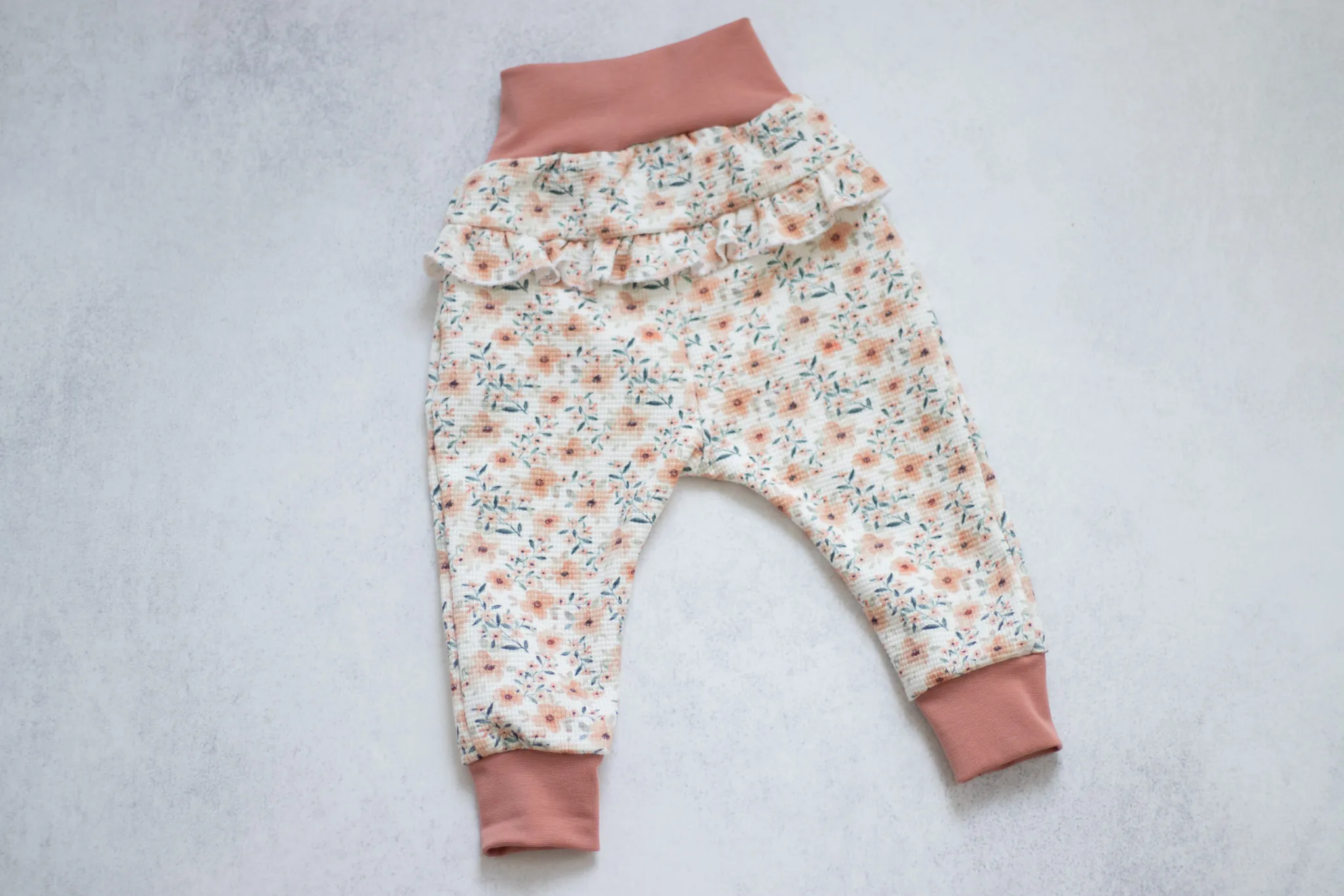 Handgenähte Rüschenhose Pumphose Mädchen GROW & FLY